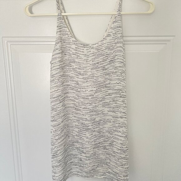 R Essentials Sleeveless Top - Picture 2 of 2